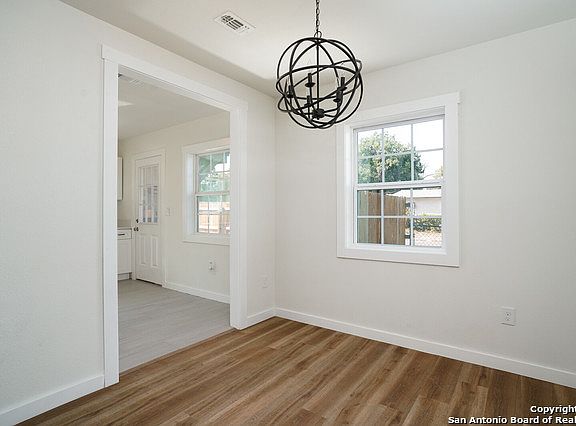 4th image of 203 O'Conee St
