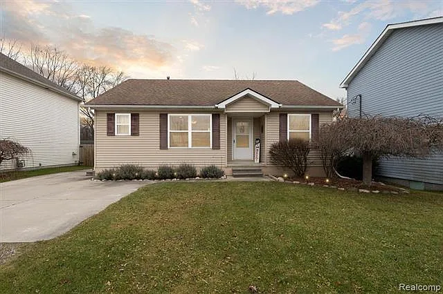 342 Greenwood St — Photo 1