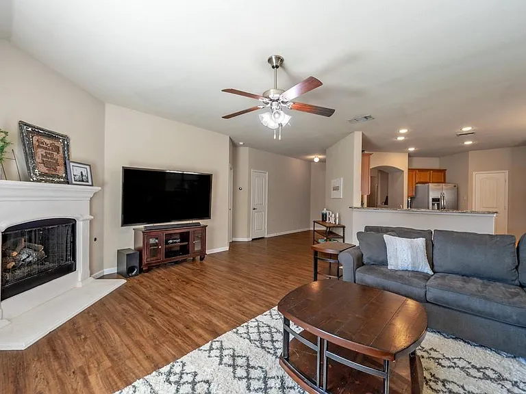 2413 Michelle Creek Dr — Photo 10