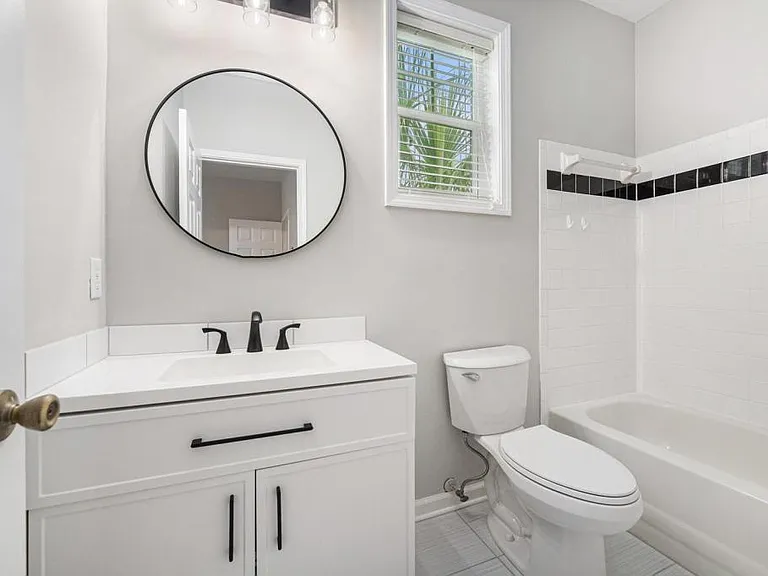 2125 Chatelain Way — Photo 10