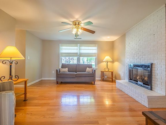 5th image of 26 Christopher Dr #43