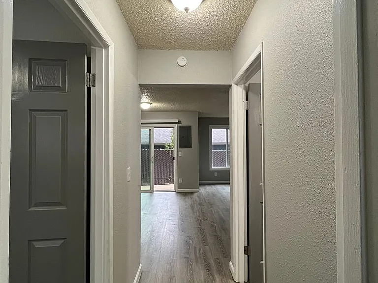 Briar Rose Apartments — Photo 32