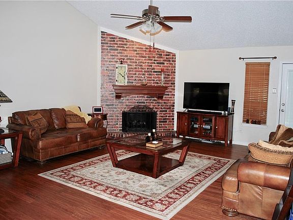 5th image of 156 Glenwood Dr