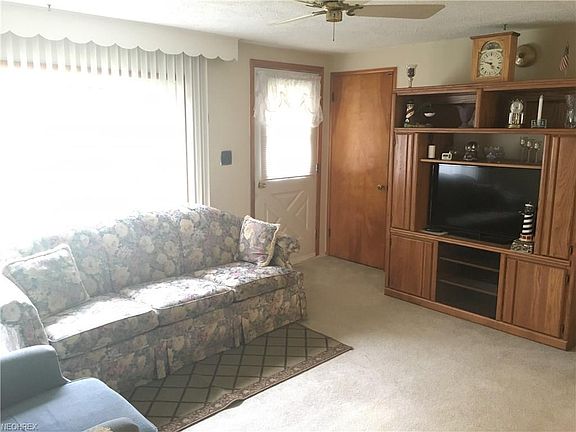 2nd image of 9883 Crestwood Dr