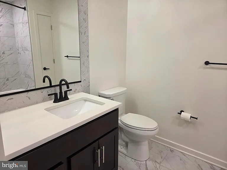 102 Hanover St #204 — Photo 21