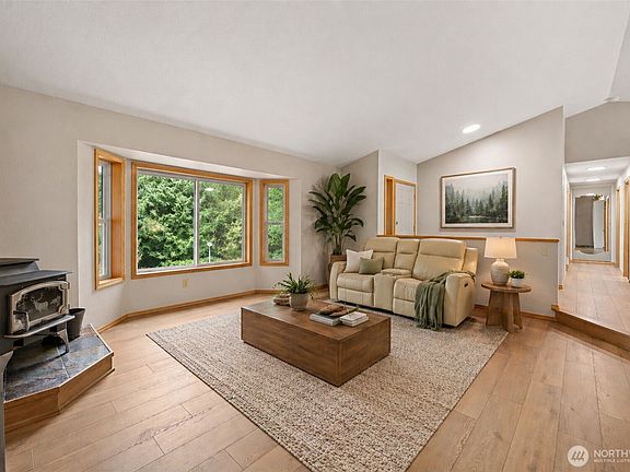 2nd image of 23417 32nd Avenue NE