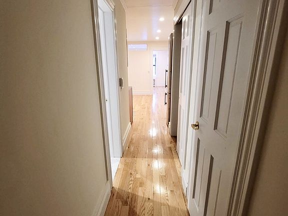 5th image of 146 E 35th St APT 5D
