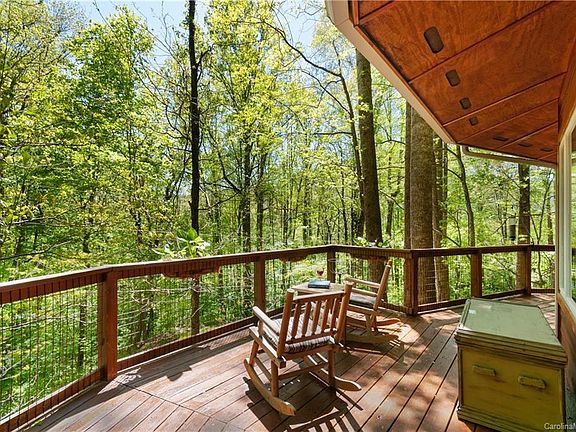 3rd image of 18 Trillium End Ln