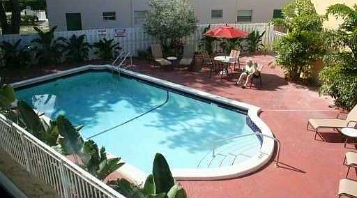 2nd image of 4081 N Dixie Hwy APT 13