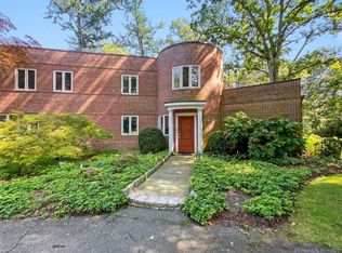 57 Drum Hill Ln, Stamford, CT 06902