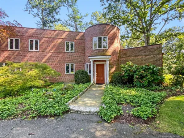 57 Drum Hill Ln, Stamford, CT 06902