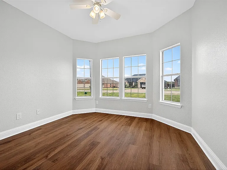 501 Harris St — Photo 12