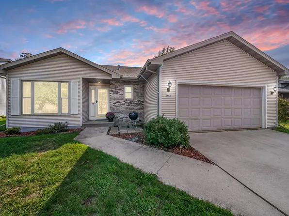 915 Christian Dr, Oshkosh, WI 54901