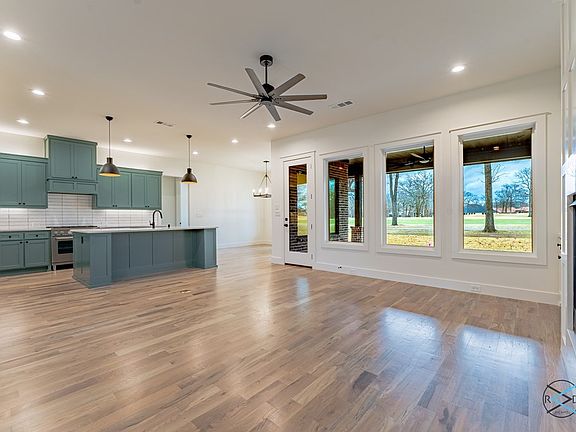 3rd image of 327 Saint Andrews Dr