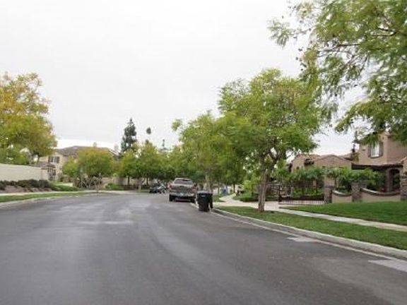 Exterior Neighborhood (street photo)