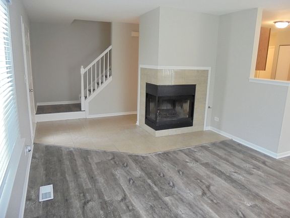 4th image of 708 Fieldcrest Dr Unit A