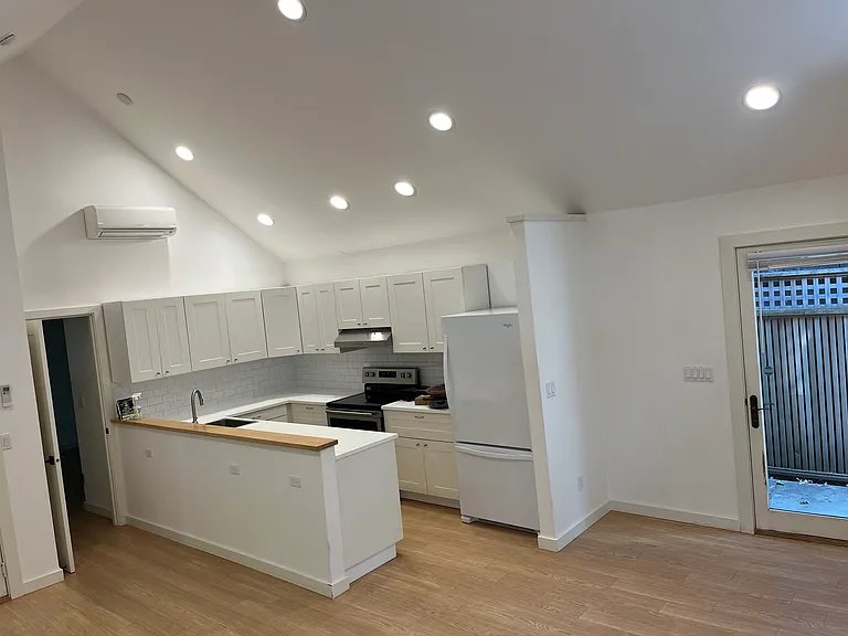 2733 NE 29th Ave #B — Photo 5