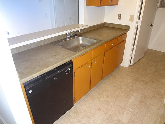 2nd image of 46 Cheshire Dr #2702