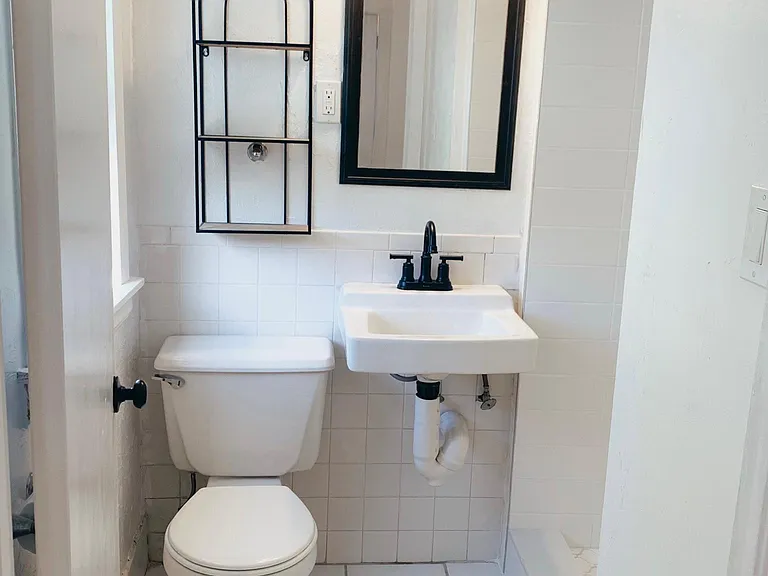 711 McIntosh St #A — Photo 9