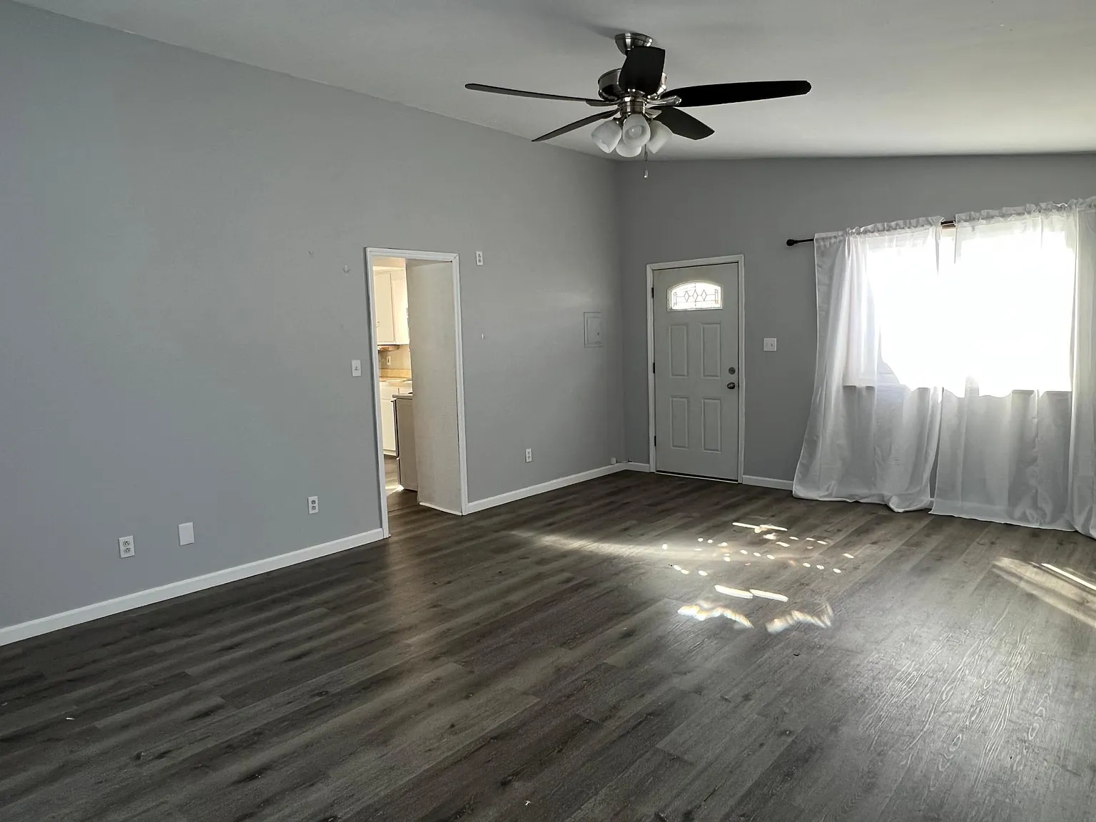 1007 Mill St — Photo 3
