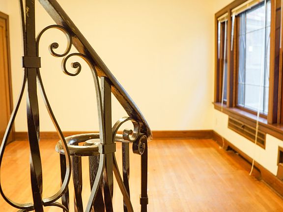 5th image of 912 SW Vista Ave #217