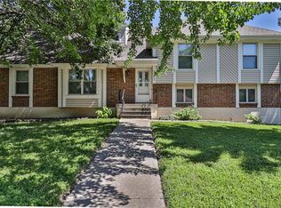 313 SE Brentwood Dr, Lees Summit, MO 64063
