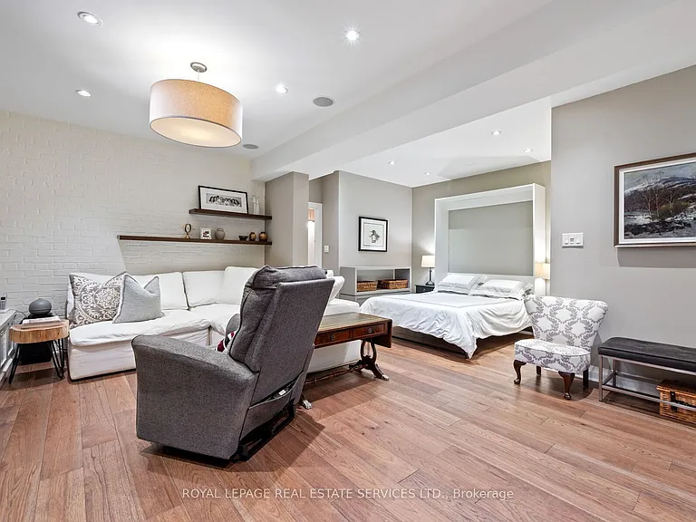 60 Thompson Ave — Photo 37