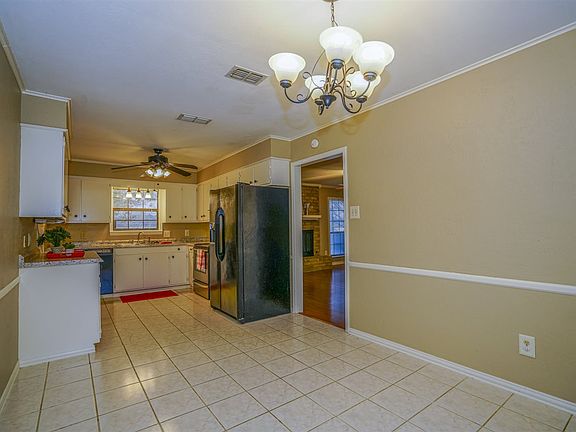 5th image of 906 Panola Ct