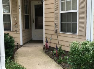 15 Polk Ct #B, Streamwood, IL 60107