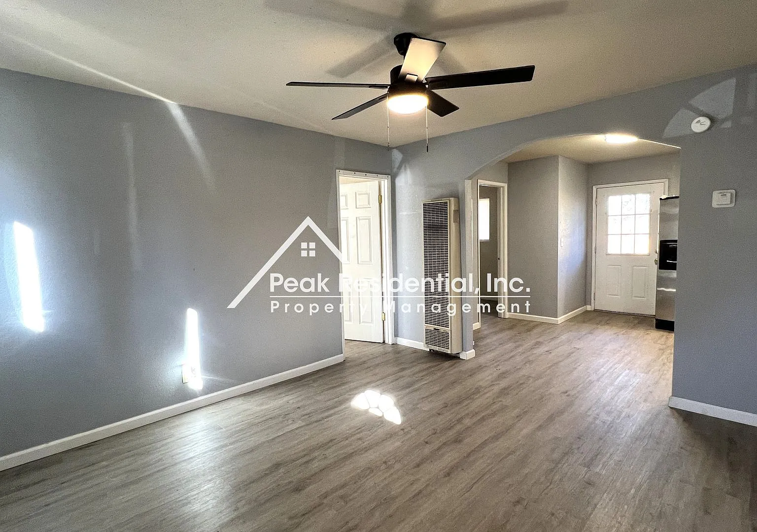 Carmichael 2bd/1ba Duplex near Manzanita & Auburn Blvd — Photo 2