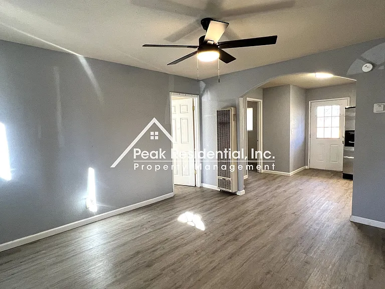 5912 Del Campo Ln — Photo 2