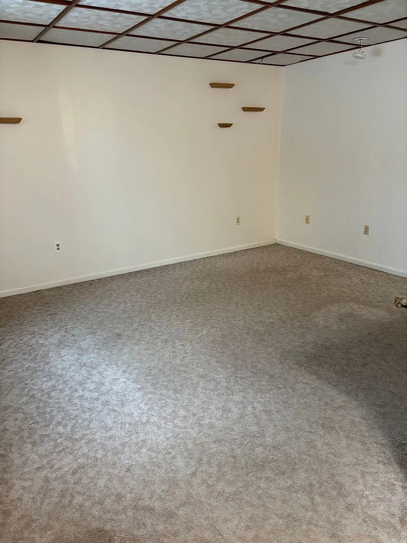 Farewell Ave 94-SB — Photo 3