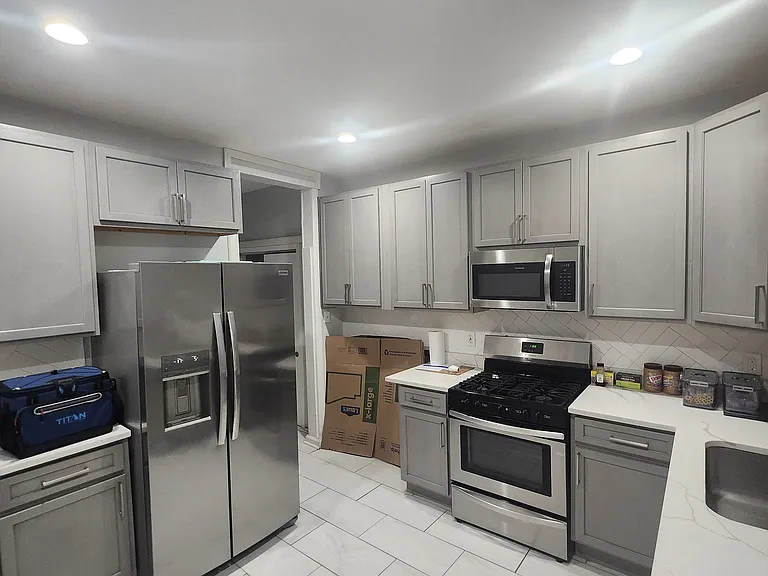 1411 W Lombard St — Photo 18
