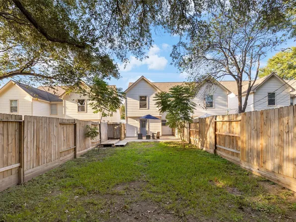 207 Foster St, Tomball, TX 77375