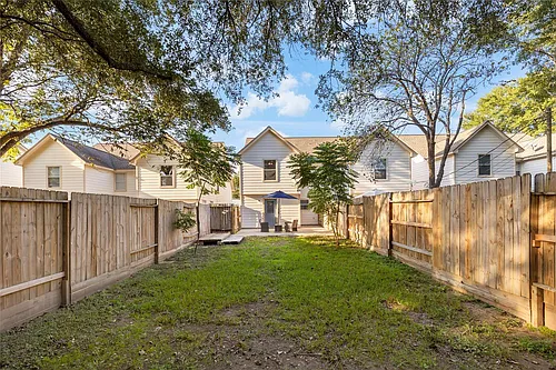 207 Foster St Photo 1