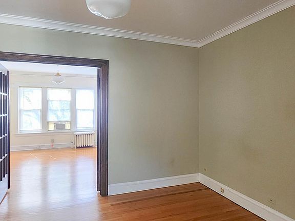 4th image of 5550 N Glenwood Ave APT 2W