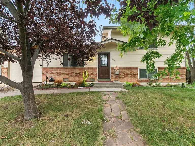 813 Table Mountain Ct — Photo 3
