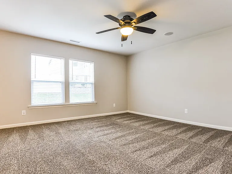 84 Pamlico Dr — Photo 2
