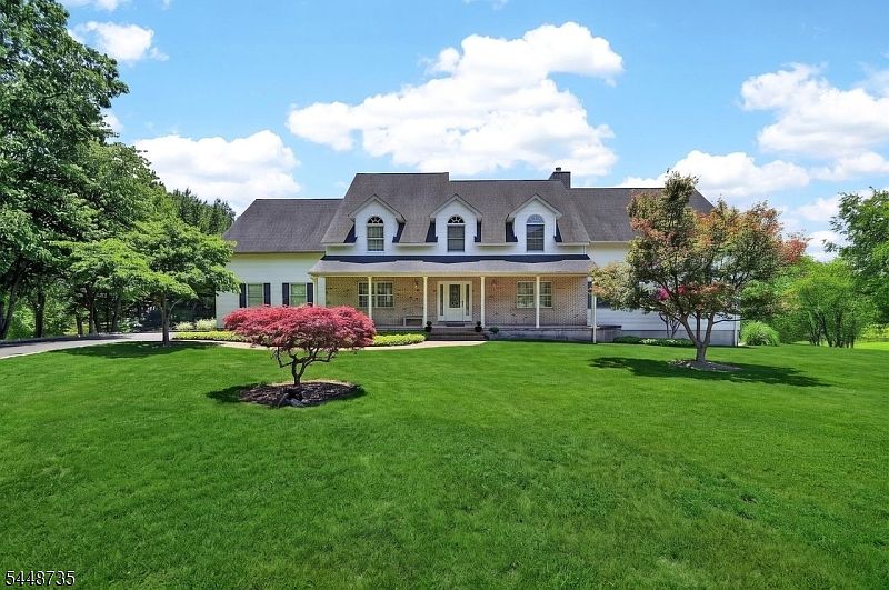 1st image of 905 Kip Ln