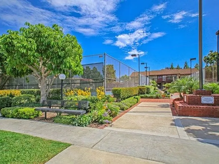 1040 W Macarthur Blvd #45 — Photo 20