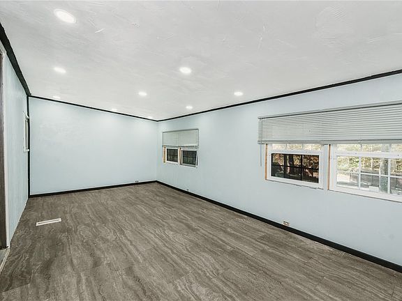 5th image of 300 Rich Hill Rd