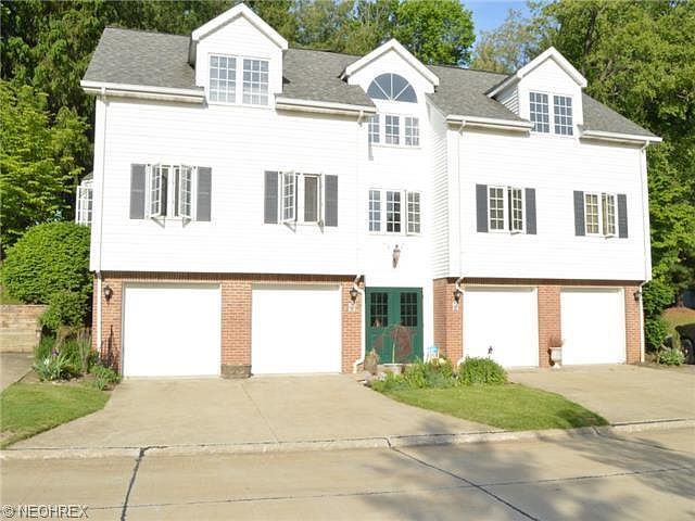 1st image of 207 S Oval Dr
