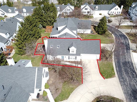3rd image of 922 Bristol Ln