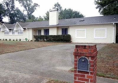 1st image of 2923 Fairfax Dr