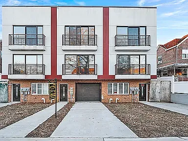 Building Photo - 694 E 38th St #2