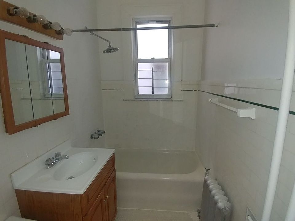 2nd image of 2526 18th St #1R