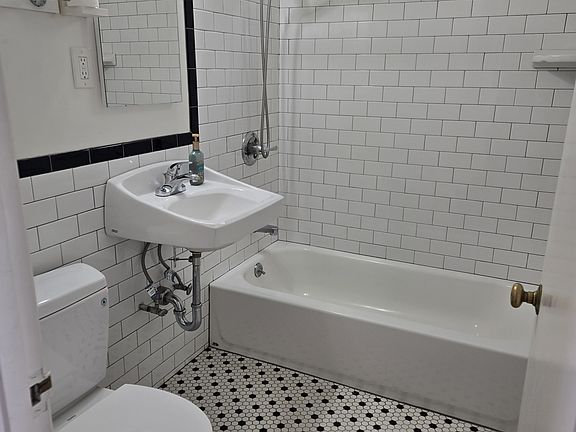 5th image of 355 Joost Ave