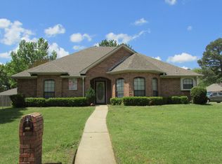 307 Phillips Cir, Wake Village, TX 75501