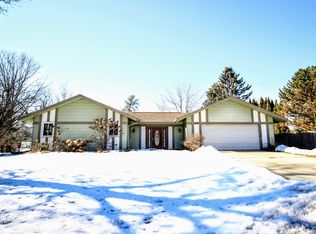 3060 Cheroakwood Ln, Rockford, IL 61114