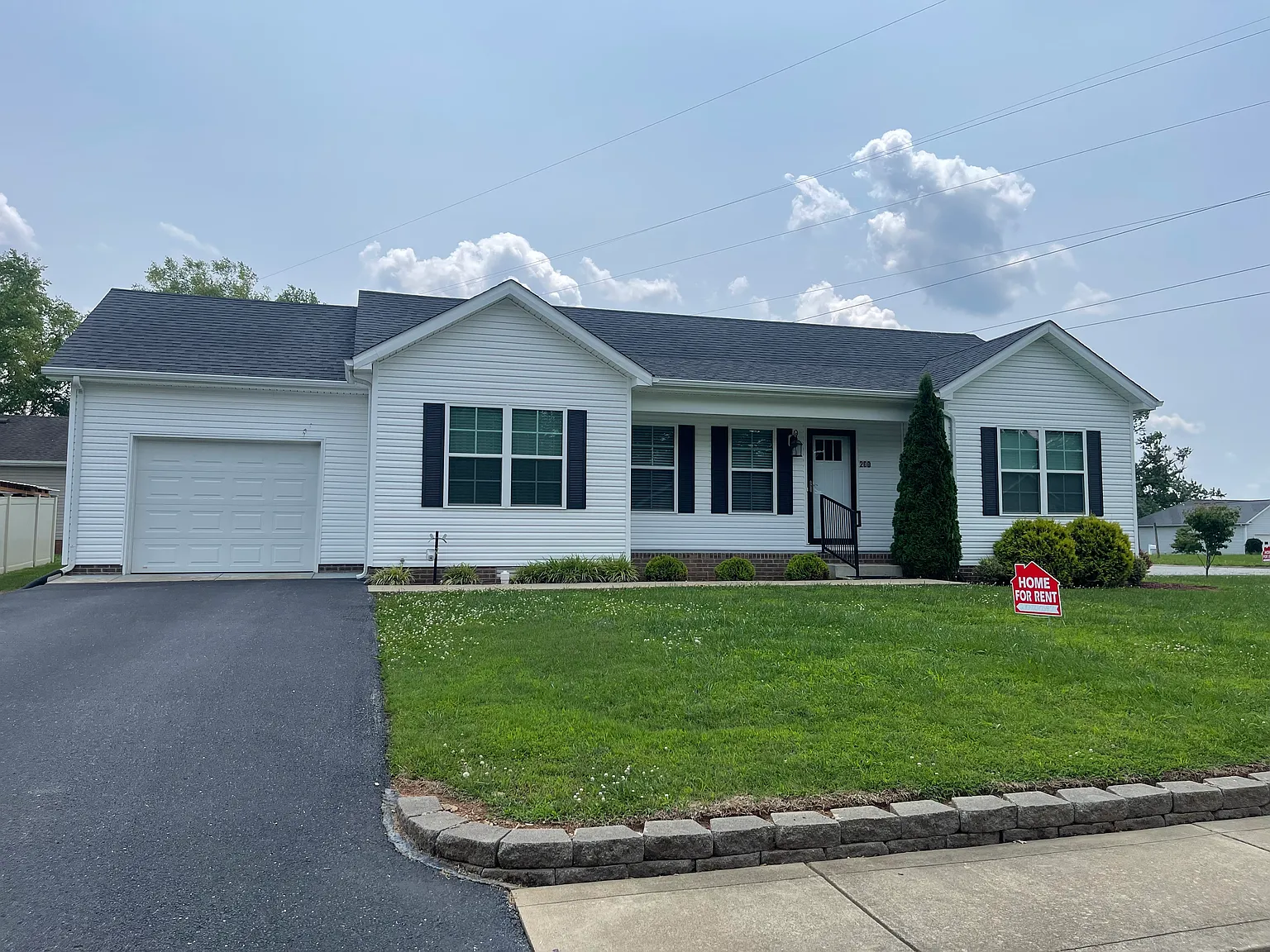 3 bed, 1175 sqft, $1,500 — Photo 1